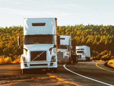 Jak skutecznie zarządzać transportem towarów między Turcją a Polską