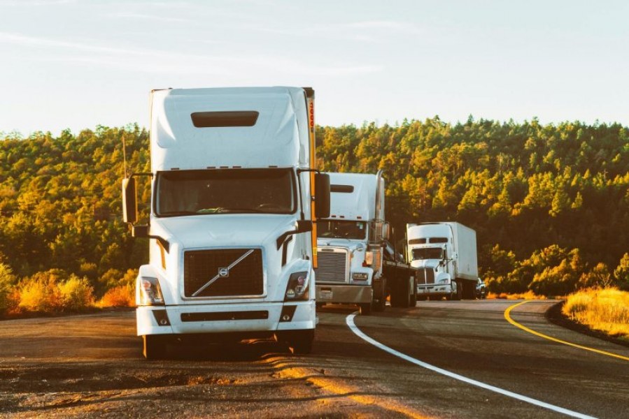 Jak skutecznie zarządzać transportem towarów między Turcją a Polską