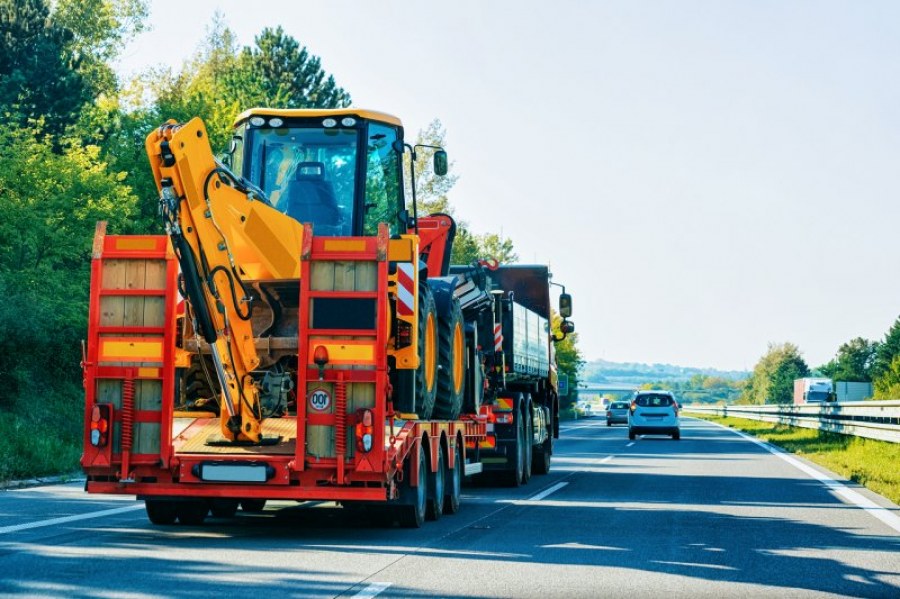 Jakie są najczęstsze rodzaje uszkodzeń podczas transportu maszyn przemysłowych i jak ich uniknąć?